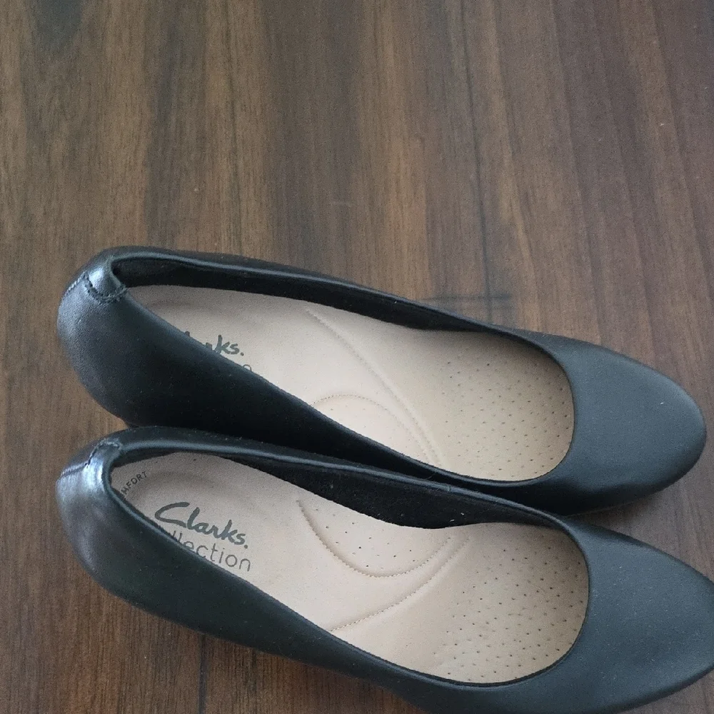 Clarks Black Heels Timeless Slip-On Elegance - Picture 6 of 8